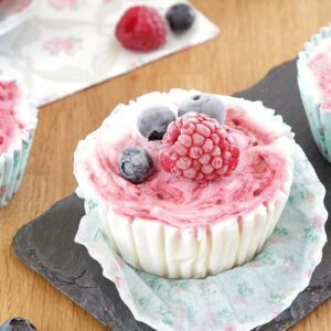 Frozen Yogurt Cupcakes mit Marmeladen-Swirl