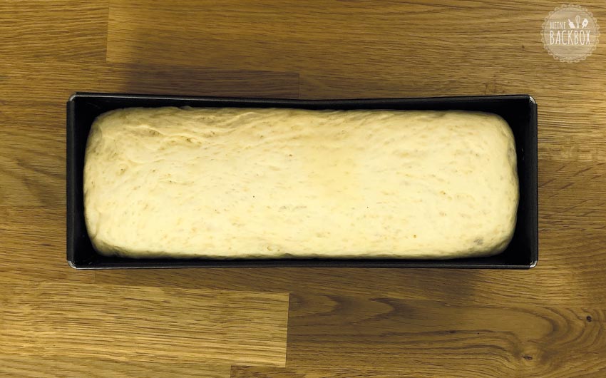 French Toast Auflauf Rezept: Toastbrot Teig in Kastenform aufgehen lassen