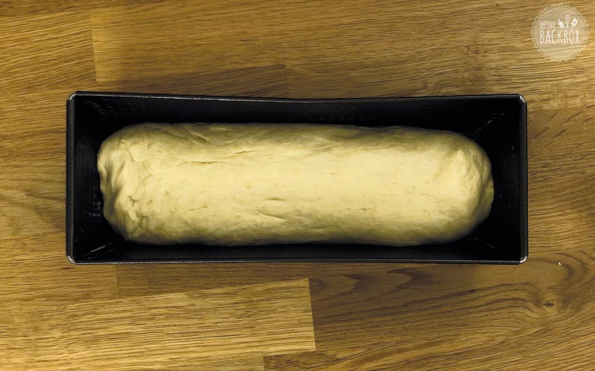 French Toast Auflauf Rezept: Toastbrot Teig in Kastenform legen