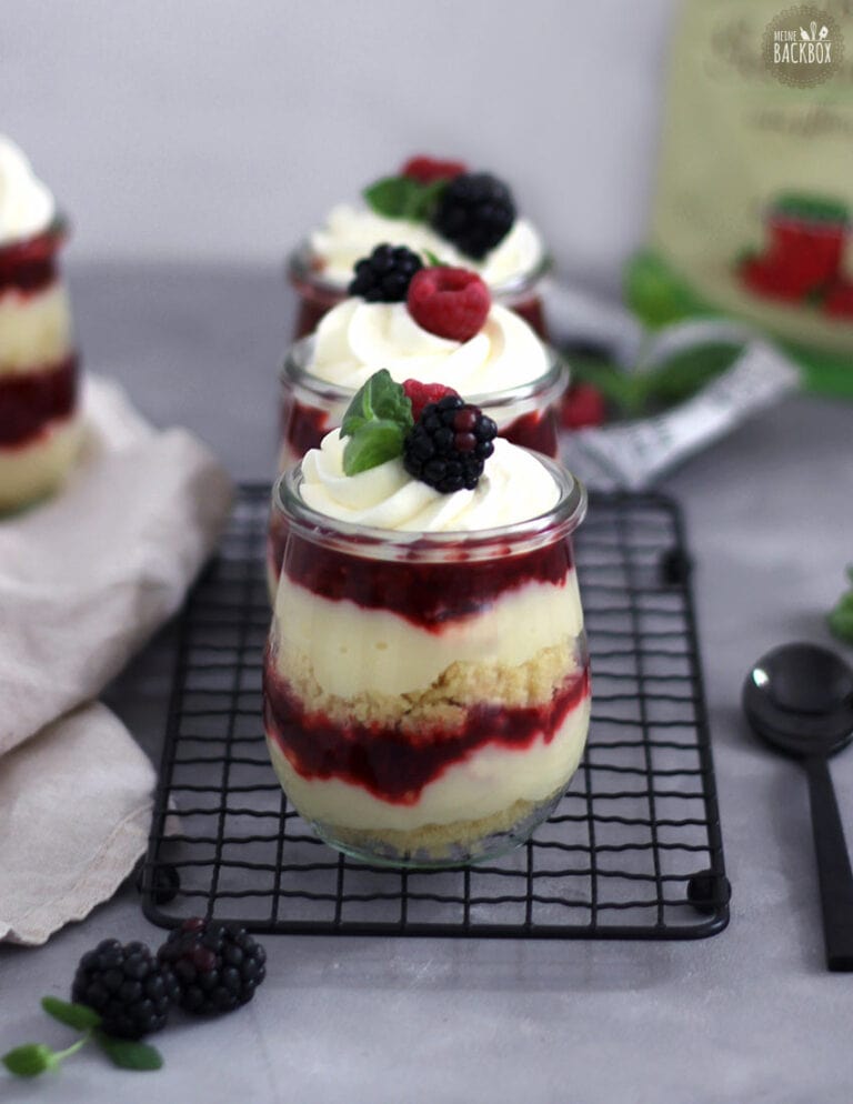 Beeren Mini Trifles – Englisches Schichtdessert – Meine Backbox ♥