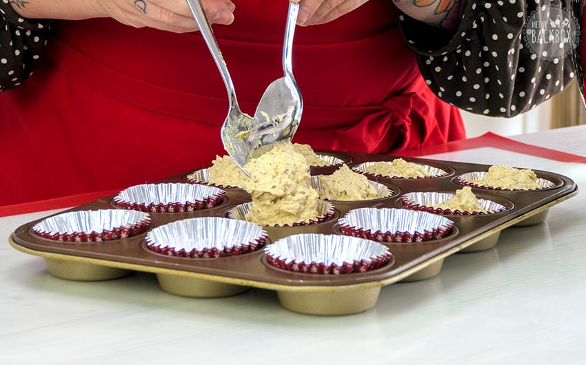 Cupcake Linzer Art Rezept: Teig einfüllen