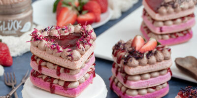 Sauerteig Pancake Herz-Törtchen mit Nougat und Erdbeer im Ombré Look