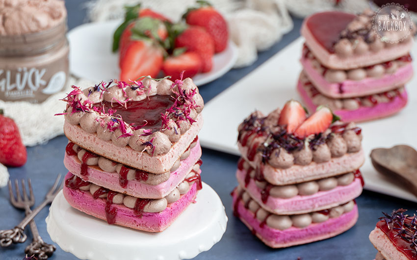 Sauerteig Pancake Herz-Törtchen mit Nougat und Erdbeer im Ombré Look