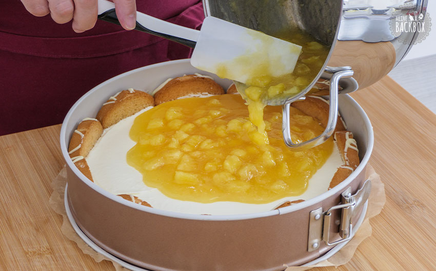 No Bake Ananas Torte Rezept: Aufstrich verteilen