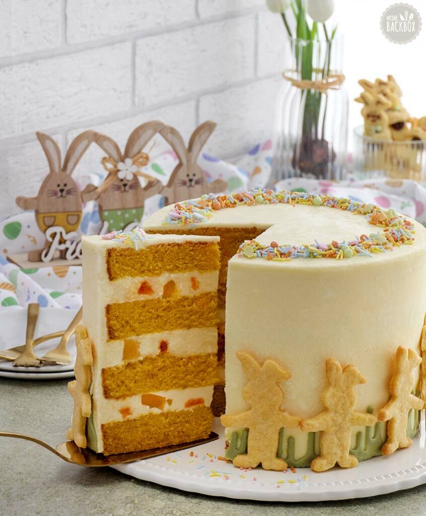 Rübli-Ostertorte mit Aprikose und Karotten-Karamell -- Meine Backbox