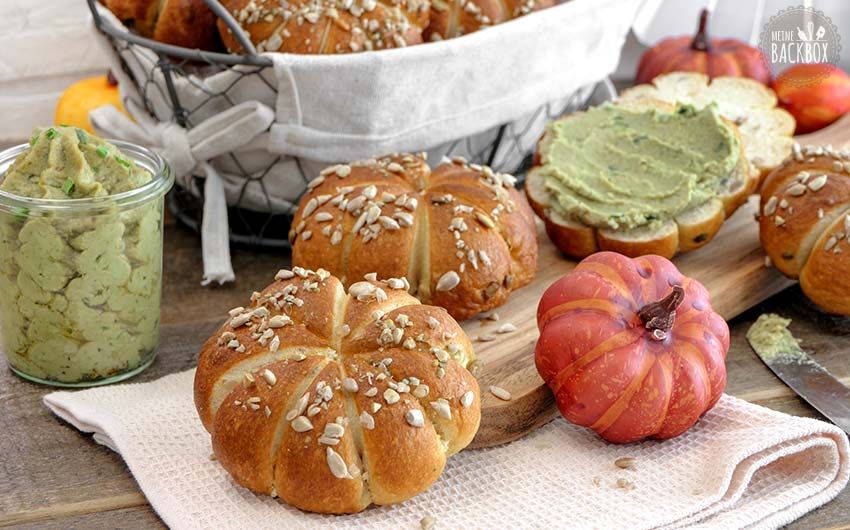 Kürbis-Laugenbrötchen mit Pumpkin Spice