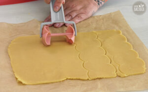 Quiche Lorraine Rezept - Teig in vier Bahnen rollen