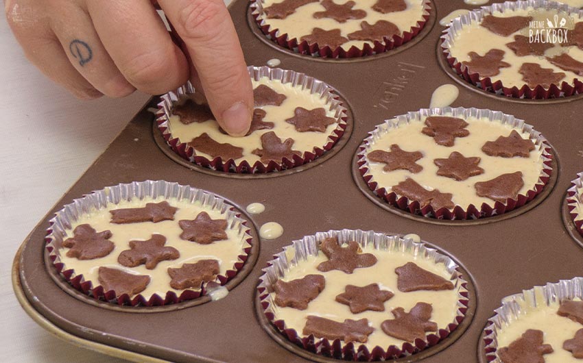 Schocko-Spitzbuben Rezept - Plätzchen verteilen