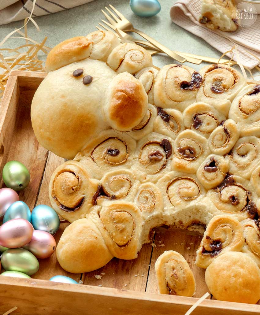Erdnussschnecken Osterschaf – gefüllt mit cremiger Erdnusscreme
