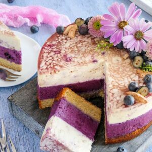 Sommerliche Mousse Torte mit Blaubeere