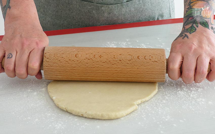 Pfirsich-Galette Rezept: Teig ausrollen