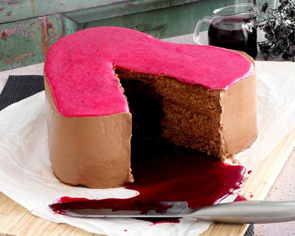 Bleeding Heart Cake mit Amarena Füllung