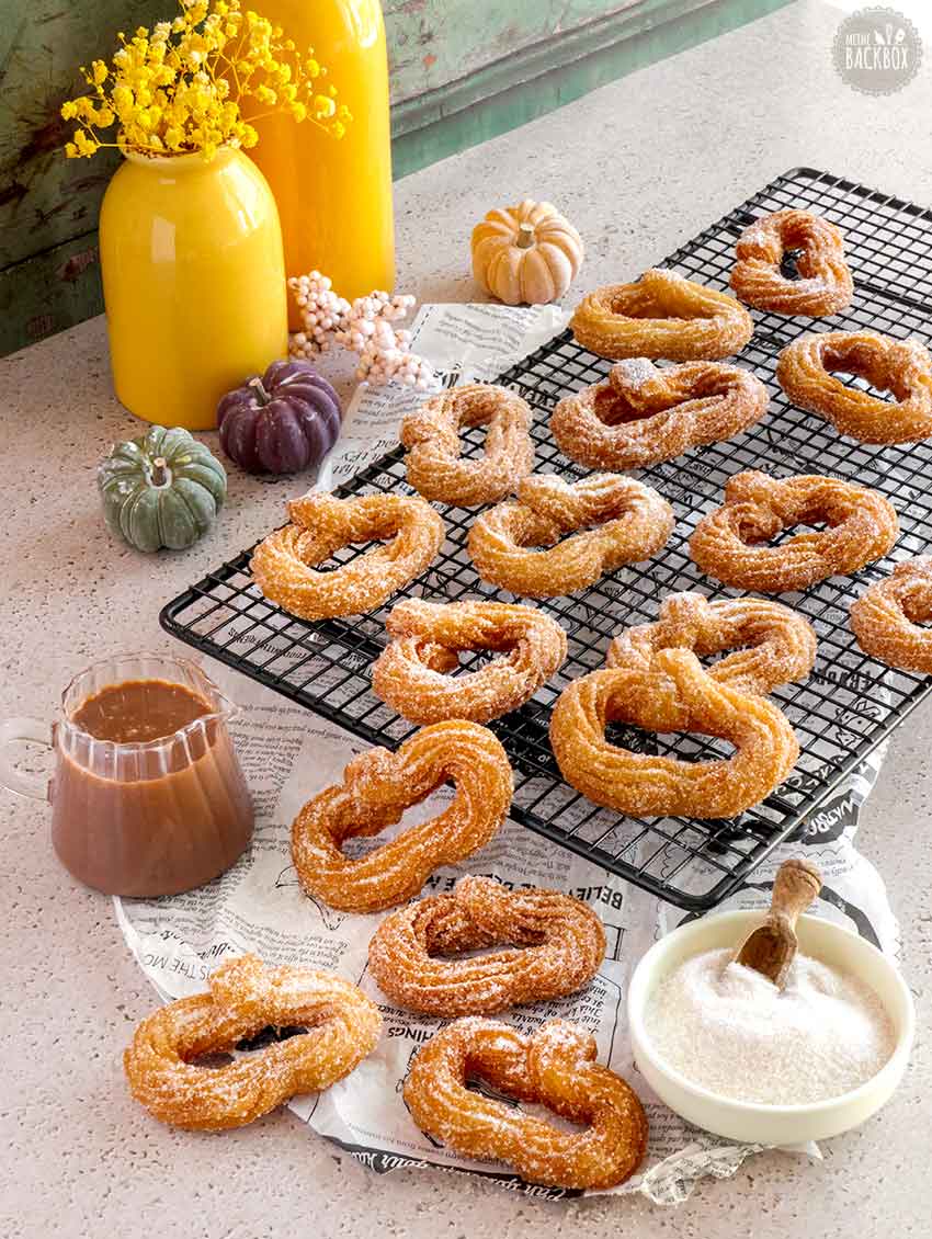 Pumpkin Spice-Churros mit Macadamia-Cookie-Schokosoße