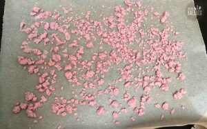 Luftiges Vanillemousse Rezept: Amarena-Butterstreusel herstellen