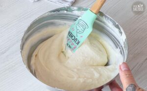Luftiges Vanillemousse Rezept: Eiermasse unterheben