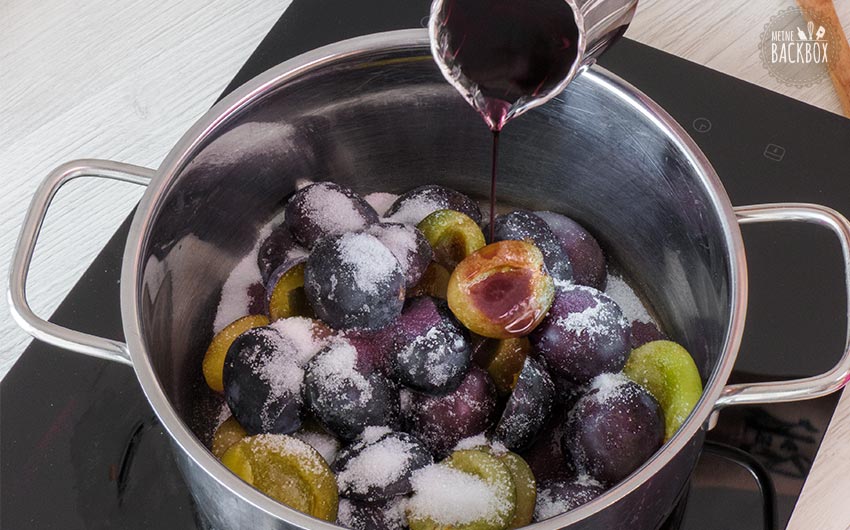 Luftiges Vanillemousse Rezept: Sirup hinzugeben