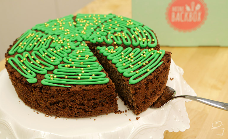 Gluehweinkuchen im Tannenbaum-Design mit Royal Icing {Meine Backbox}