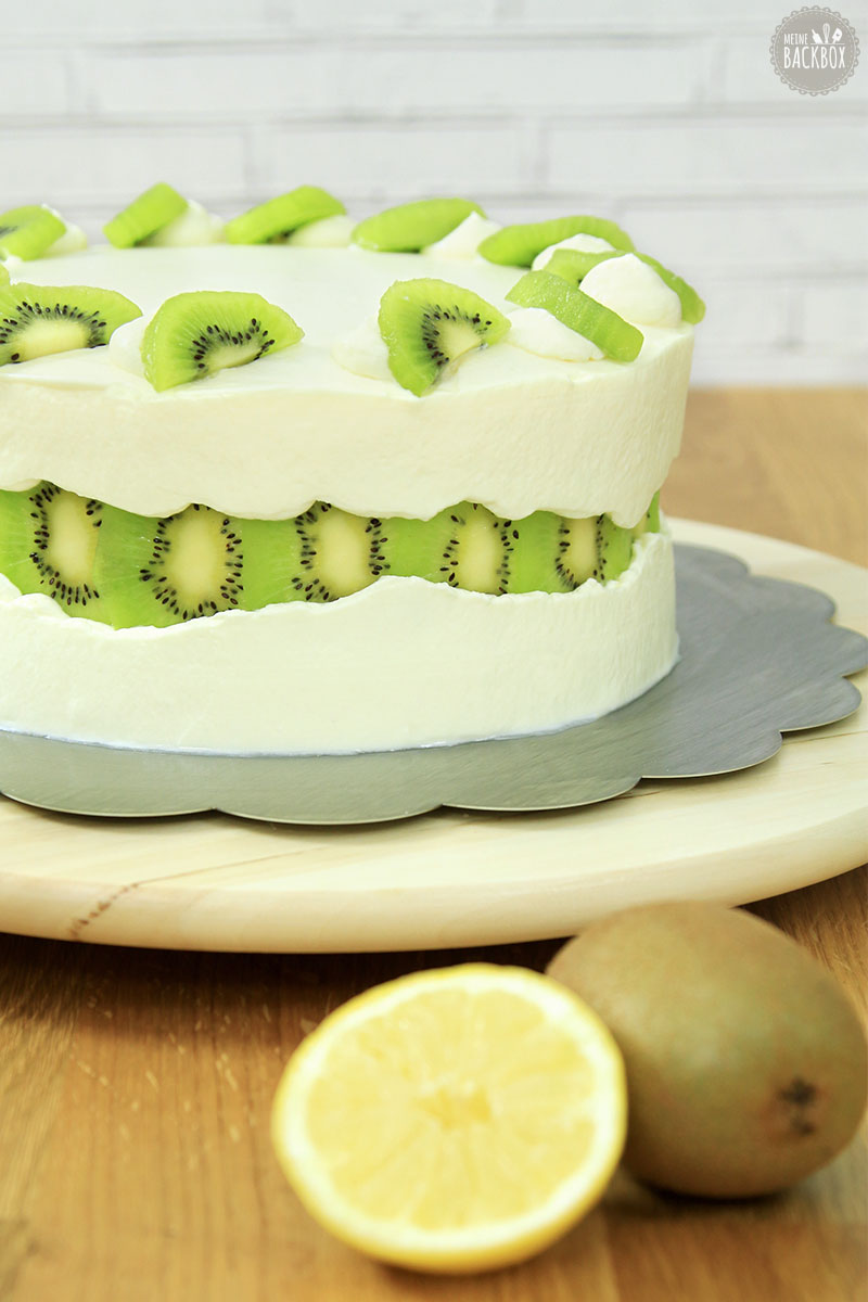 Kiwi Fault Line Cake mit Lemon Crud-Creme