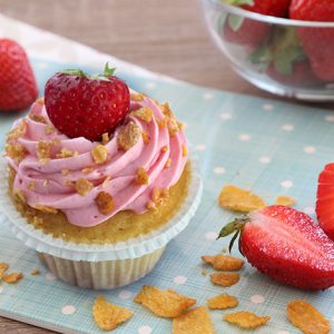 Strawberry Crisp Cupcakes